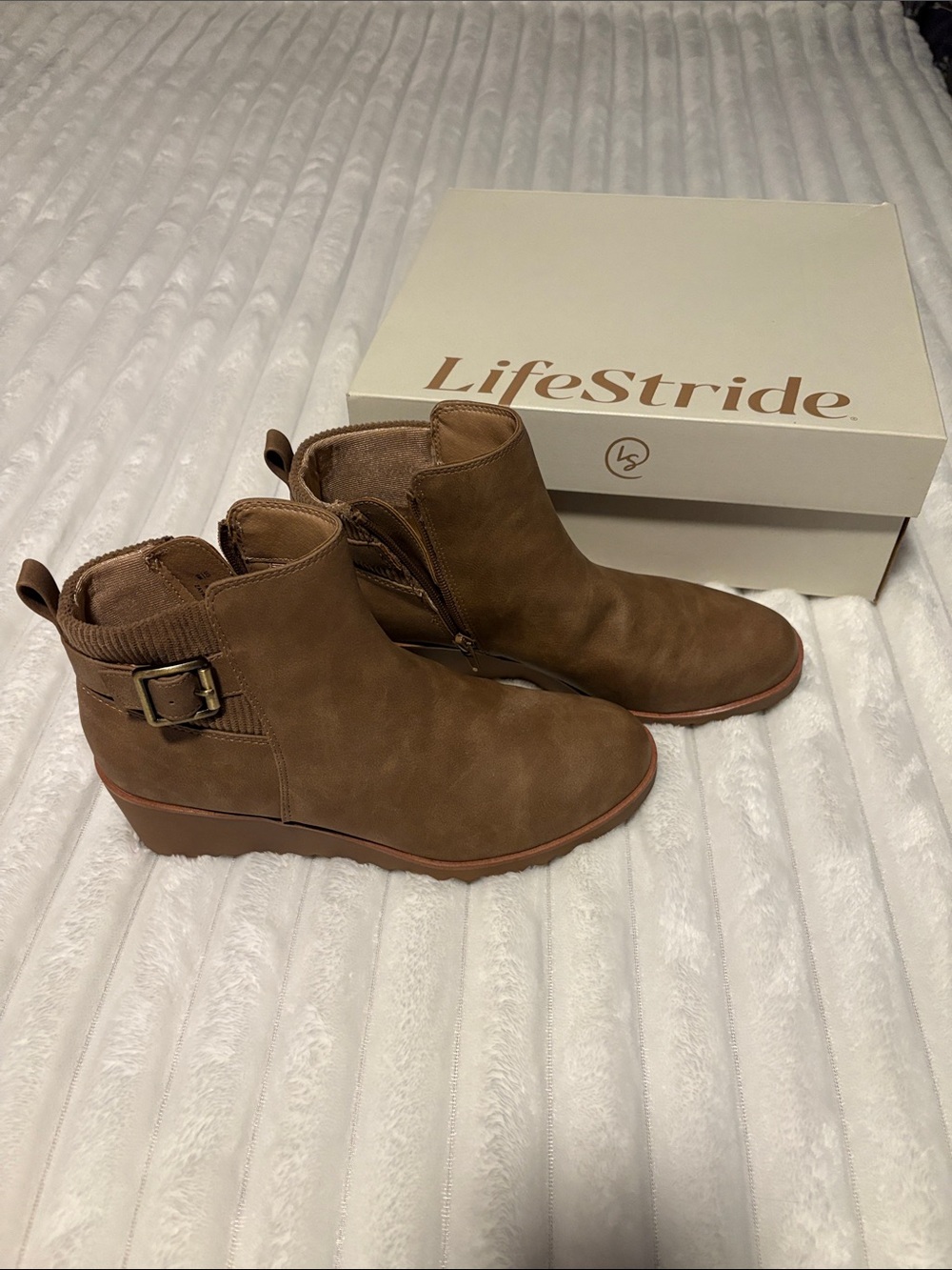 Life Stride Women’s Tan Wedge Ankle Boots with buckle and zipper- NEVER WORN